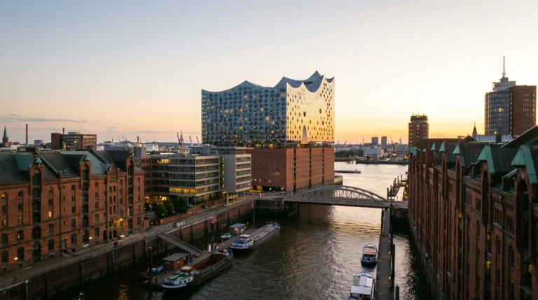 Elbphilharmonie / Speicherstadt canals at dusk