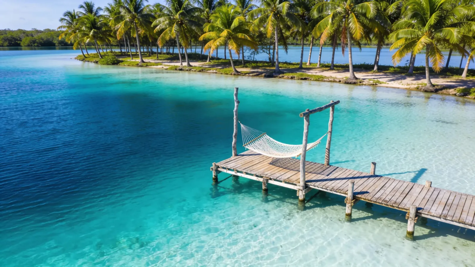 Turquoise water and a wooden dock at Bacalar lagoon